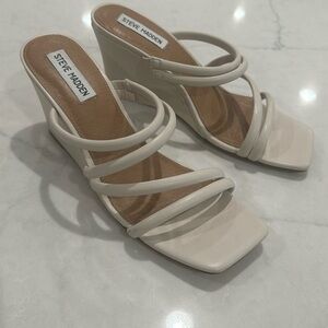 4/$20 Steve Madden wedge size 9.5